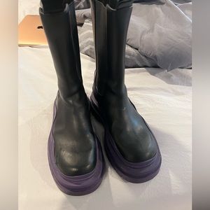 Really nice bottega boots worn around 3 times